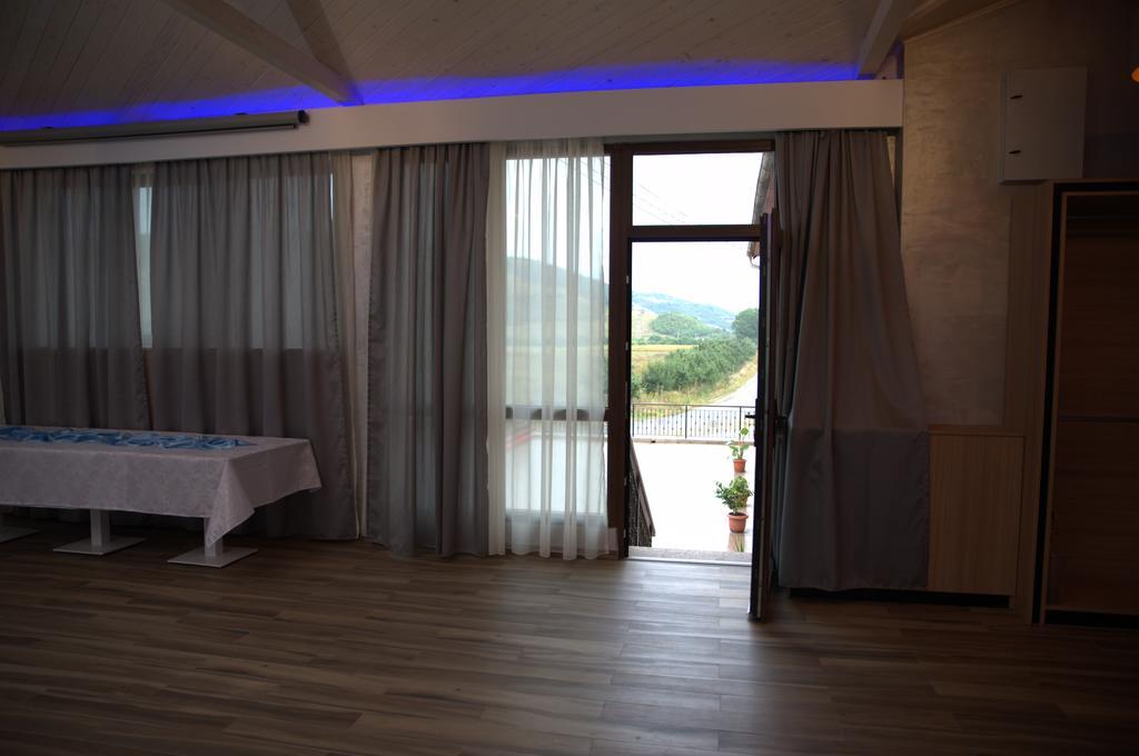 Hotel Mariflor Gherla ภายนอก รูปภาพ