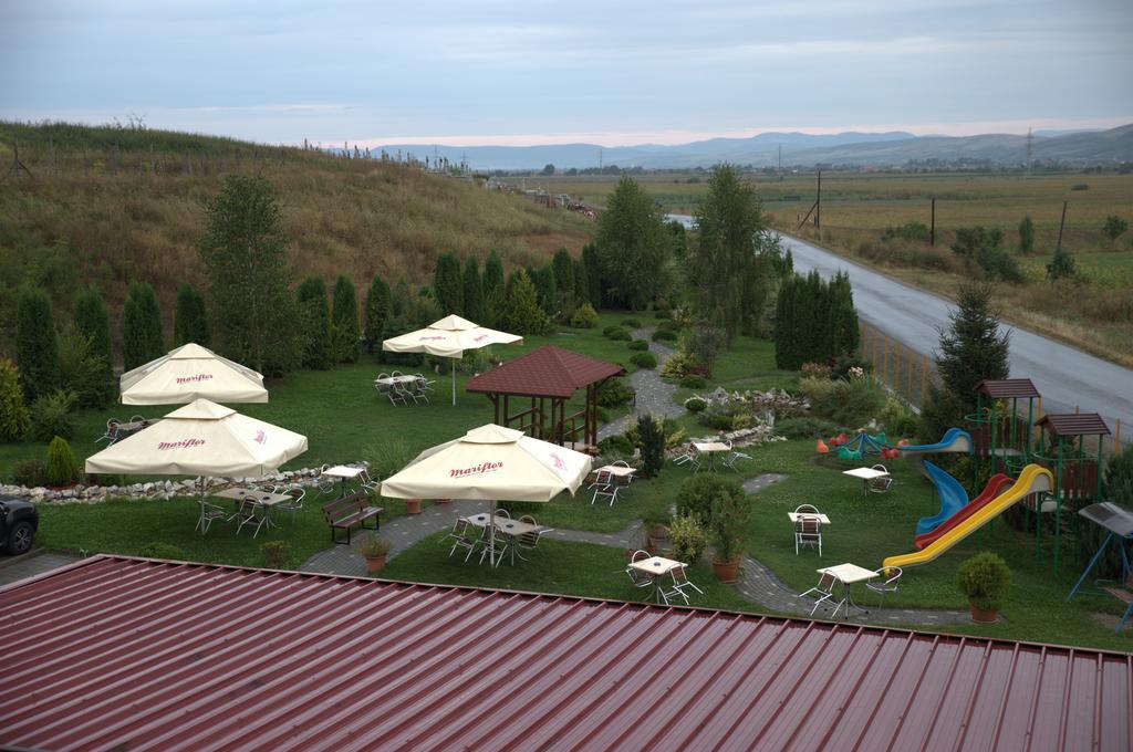 Hotel Mariflor Gherla ภายนอก รูปภาพ