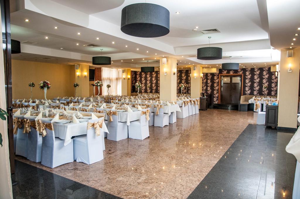 Hotel Mariflor Gherla ภายนอก รูปภาพ